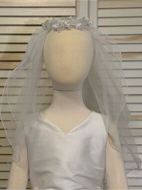 Lauren Marie Veil ***NWT***